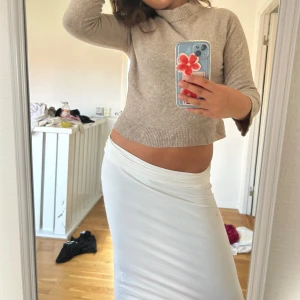 Skitsnygg stickad tröja! - Så snygg stickad tröja från Wera. Säljer då den är lite kort i ärmarna på mig som är 182. Nyskick och nypris är 800 kr men säljer för 500!