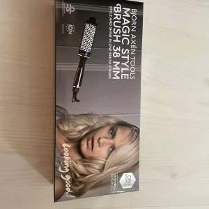 Björn Axén värmeborste - Säljer nu en Björn Axén värmeborste 38mm då jag fick denna men känner att jag behöver spara på mitt hår och minska med värme på det. Helt ny, inte ens öppnad. Frakt tillkommer 🥰