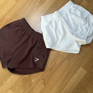 Gymshark shorts - GS shorts i bomull. Storlek small Pris 160kr För båda