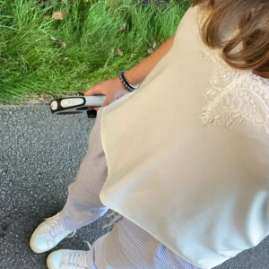 Linne - Vitt spets linne i nyskick 💗