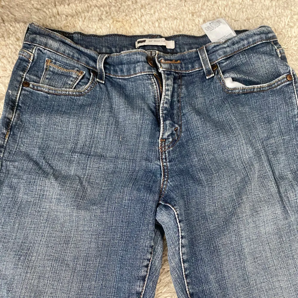 Modell 515 bootcut🥰 Midjemått- 40 innerbenslängd-76. Jeans & Byxor.