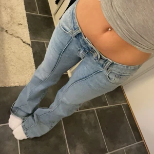 Lager 157 low waist jeans - Köpte för nån månad sen men har kvar lappar o sånt då dom inte kommit till användning. Dom är i full length vilket tyvär inte passade mig som är 162. Jätte fint skick annars, nypris 400kr mitt pris 270+frakt🤍 skriv vid frågor, bilder intresse mm😊