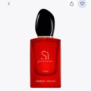 Armani Si passione! - Helt ny med platsen på, aldrig använd! 50 ml. Nypris 1 400😍 Skriv för egna bilder!   -skriv innan köp då den även finns till salu på vinted! 