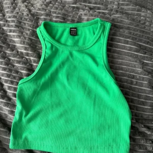 Crop top  - Bra skick, oanvänd 