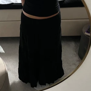Svart långkjol  - Svart långkjol från Missay🖤