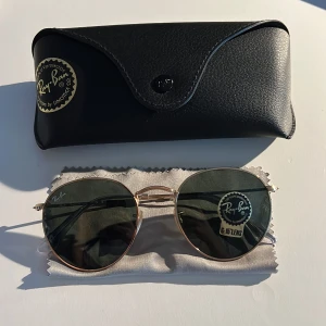Ray-Ban solglasögon - Helt nya ray-bans som ej använts. Nypris ca 1100kr.   G-15’ Lens