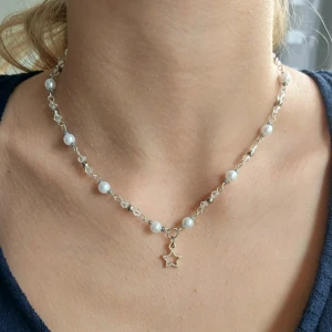 Halsband med stjärna - Handgjort stargirl halsband med en silvrig stjärna🌊🌙  Kan skickas eller hämtas, vi står ej för frakt😇