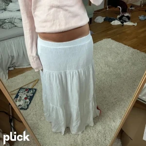 Lång kjol - Säljer då jag inte använder den längre. Den är använd ca 6 gånger❣️ Köpte på zalando för 450kr