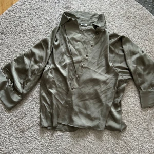 Blus 150 kr styck wera stl 44 - helt ny