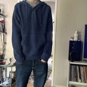 Ralph lauren kashmir hoodie - Ralph lauren waffle knit Kashmir hoodie i mycket bra skick. Nypris 5500 kom med prisförslag. Går inte att köpa längre.