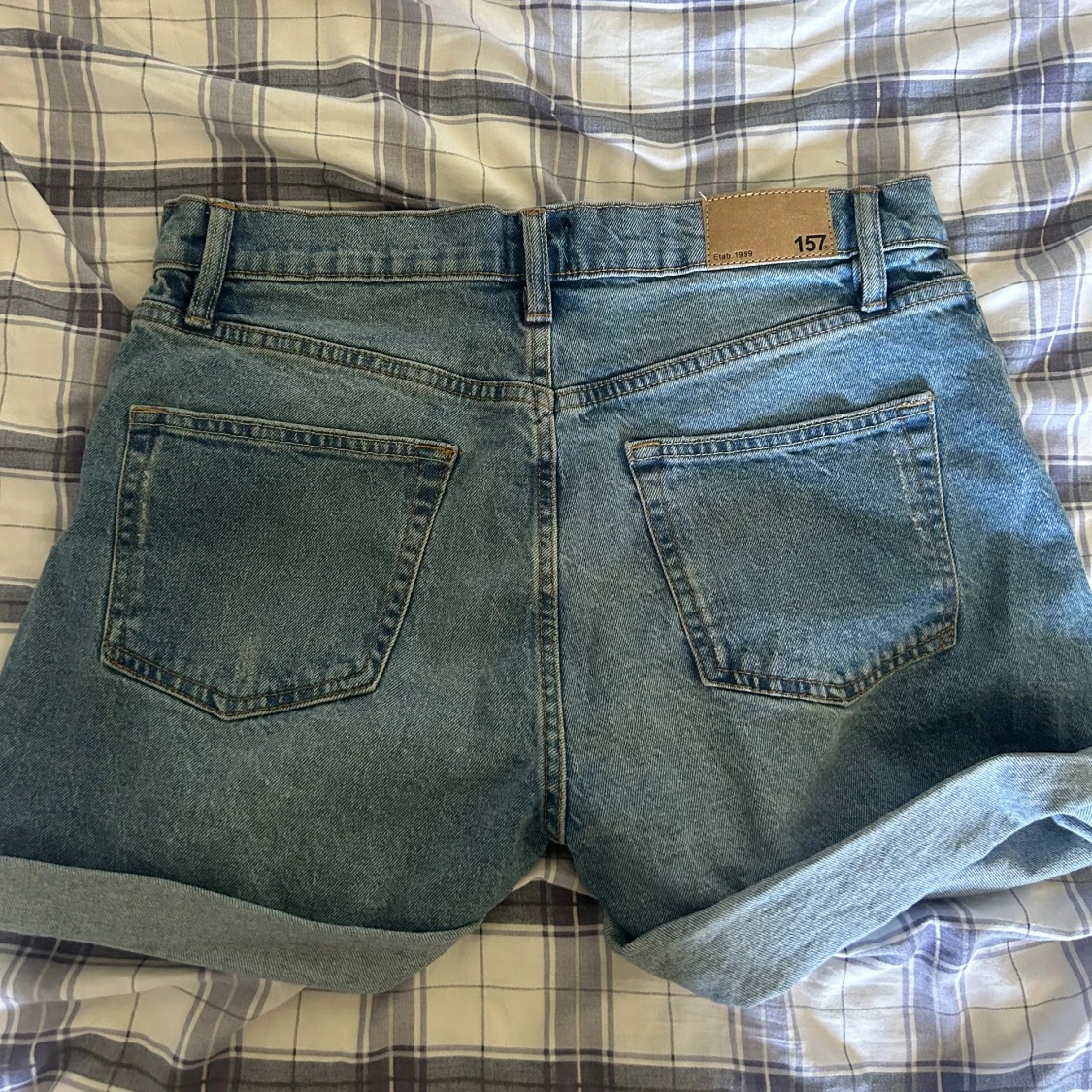 Högmidjade blå jeans shorts - 91