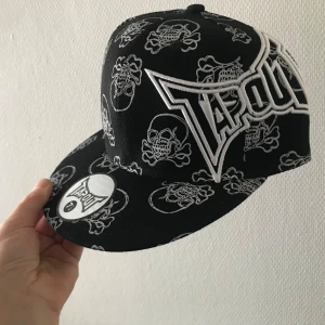 Broderi Keps  - Helt ny  Olika stlk  135kr/st