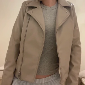 Skinnjacka - Skinnjacka i perfekt skick🩷