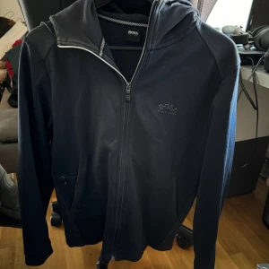 Hugo boss kofta  - Hugo Boss kofta köpt från hugo boss Säljes då den ej passar längre Xs