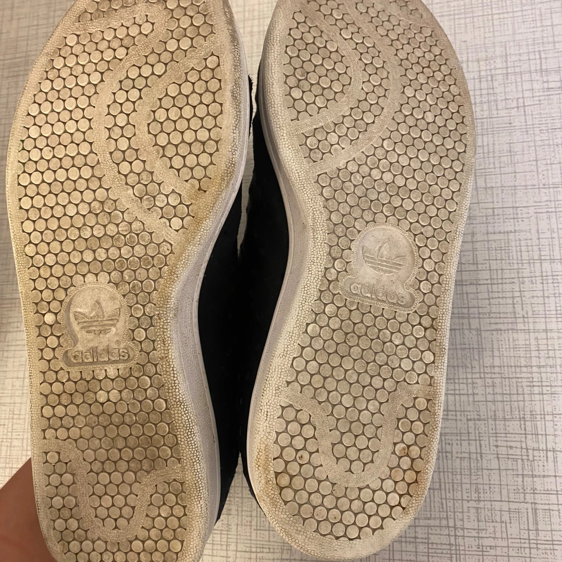 Svarta sneakers Adidas storlek 39 1/3 - 93