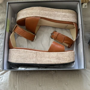 Sandaler från Vagabond - Helt nya sandaler i strl 38. Har tyvärr inte kommit till användning. 