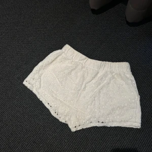 Shorts - Super söta mönstrade shorts som jag tyvärr växt ur☀️