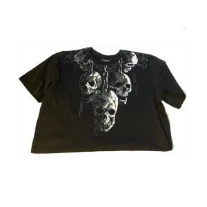 Cool t shirt  - Super cool t shirt som är lit kortare. helt oanvänd och lapp kvar 💗