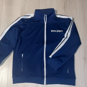 Palm angels tröja - PALM ANGELS | STORLEK XL PASSAR ÄVEN L | SÄLLAN ANVÄND SKICK 9/10 | Dm för mer info