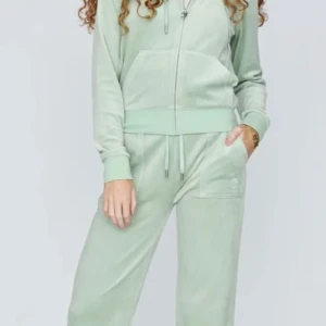 Säljer ett helt nytt och oanvänt juicy sett  - Helt nytt och oanvänt juicy sett.  Säljs pågrund av att jag ångrade mig. Inte använt. Forfande paketerad. Rökfritt och djurfritt  hem 