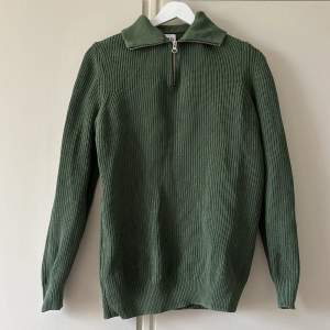 Half-zip från zara, superfin grön färg. Fint stickad. 