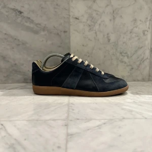 Maison margiela - Schyssta maison margielas som är i bra skick. Storlek 40 men passar 41! Kom med bud och funderingar.