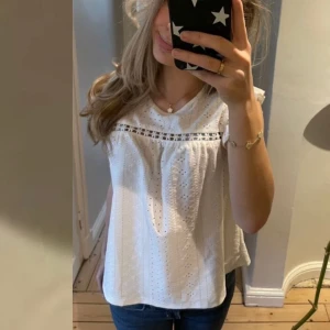 Topp - Supersöt vit topp🩵