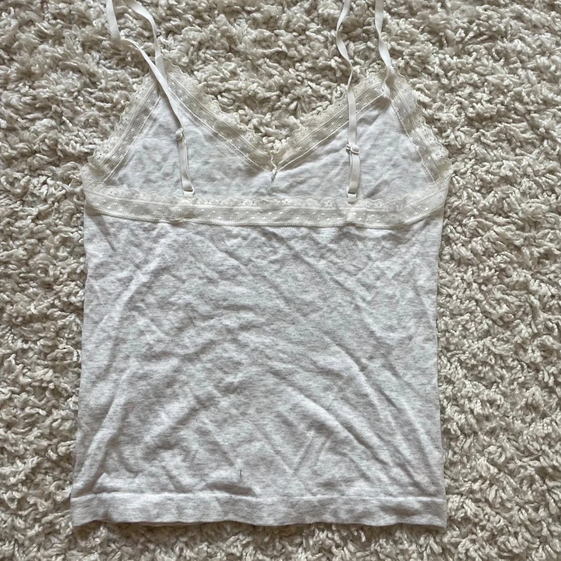 Sött linne med spets  - 90