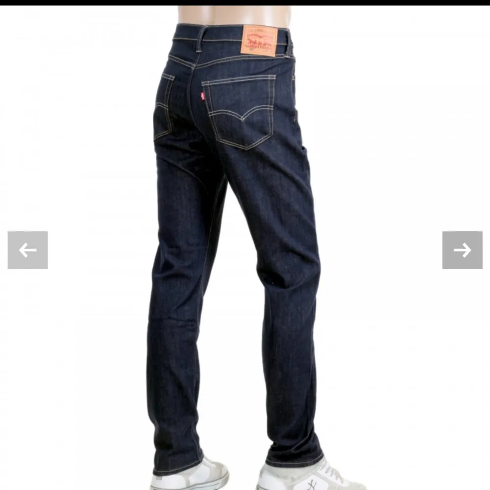 Säljer dessa jeans i storlek W31 L34. Jeansen är i bra skick men kmr nt t användning + högkvalitativa jeans t ett bra pris ( ord pris: 1200kr! ) Sitter fint vid midjan, långa och framhäver form. Pris kan diskuteras , personen står för frakt.  . Jeans & Byxor.