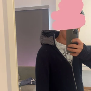 Cardigan - En snygg cardigan/kofta från Jack&Jones i strlk S, väldigt sällsynt. Nypris 1199. Liknar Massimo Dutti cardigan, skriv vid funderingar