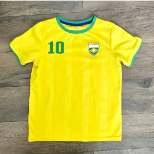 Brasil fotbollströja - Supersöt brasil tröja i lite använt skick (finns några repor)💓 passar xxs-s
