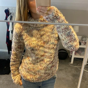 Stickad tröja  - Jättefin, nästan aldrig använd!!