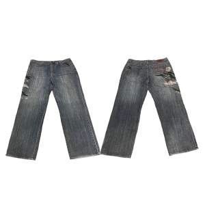 Baggy G-unit jeans med sjuk broderi😳 Säljer för de e för stora för mig!! Va inte rädd att lägga bud!❤️‍🔥