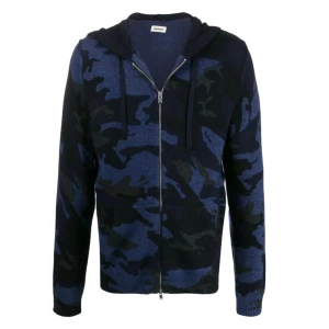 Zadig Voltaire Hoodie - Riktigt skön hoodie 30% kasmir Vädligt bra skick Storlek M, men passar också L Nypris ca 4500kr Väldigt efterfrågad och sällsynt!