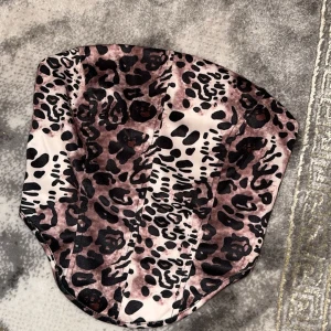 Topp  - Snörning i bak aldrig använd 