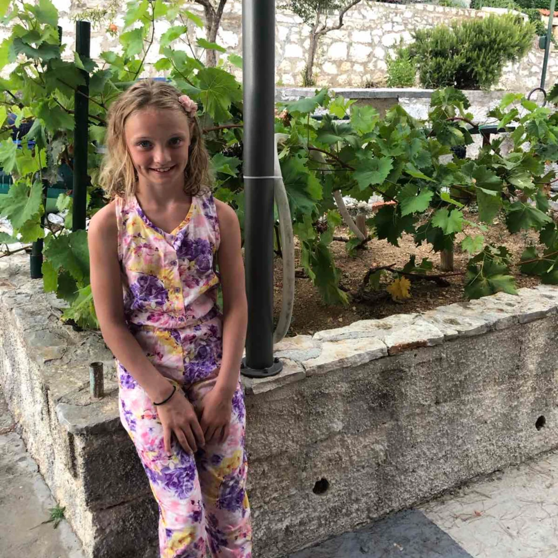 Blommig byxdress stl. 158 - 1