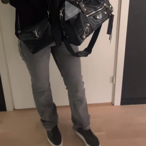 Jeans Gina Tricot - Superfina jeans från Gina Tricot som tyvärr inte passar mig längre💗jag är 167 och de sitter bra i längden. 