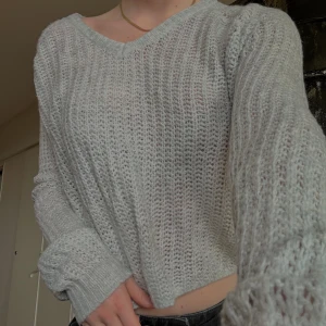 Stickad tjocktröja  - Säljer denna stickade tröja från lager 157 eftersom den inte kommer till användning. Den är oanvänd. Storlek S.🌟