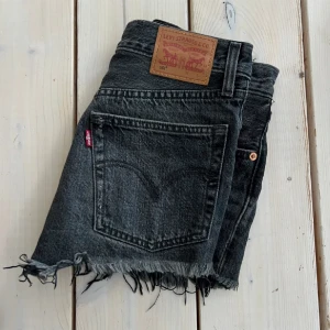 Levis shorts  - Knappt använd 