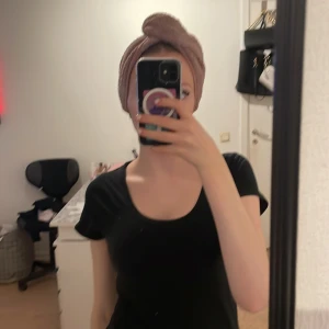 Microfiber handduk för hår - Microfiber är mycket bättre för håret än vanliga handdukar, köpt på h&m, säljer då jag har 2st