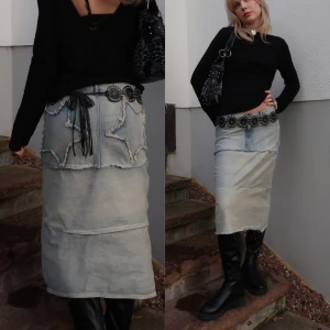 Stjärnor på stjärten! - Omsydda H&M stjärn jeans till lång kjol. Passar mig som är S och skulle passa M också. 