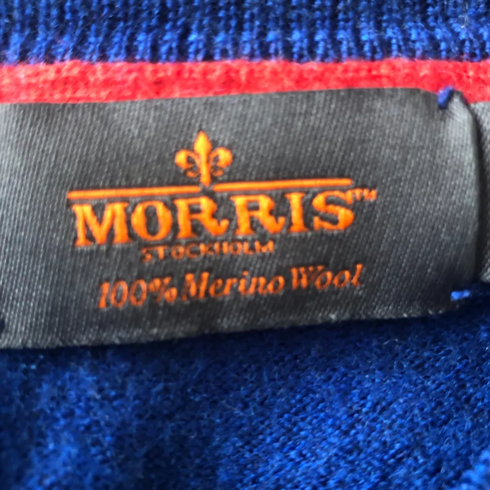 Säljer en riktigt fet och stilren stickad Morris tröja som är sparsamt använd. Tröjan är i väldigt bra skick och har ingen skada. Storleken är Large och passar dig som är 165-185 cm ungefär. Passa på TOPPEN PRIS. Tröjor & Koftor.
