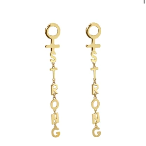 Ioaku örhängen - Strong Female errings från Ioaku. Använda ca 3 ggr så i bra skick. Slutsålda just nu. Man kan även ta bort strong texten och bara ha kvinnosymbolen. Nypris: 499kr
