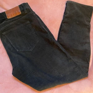 Tiger Of Sweden manchesterbyxor  - Bra skick som nya, smal passform, men stiliga