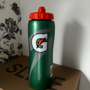 Gatorade - Säljer min Gatorade flaska då jag redan har en. Den är ej använd men har tvättat den för att få bort lukten
