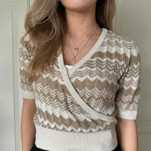 Topp - Söt stickad topp🤍🤎🤍🤎