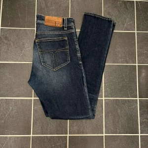 Tiger of sweden jeans - Ett par snygga Tiger of sweden jeans i storlek 29/32. | Passform ”Evolve” slimfit | nypris 1699kr | Vårat pris endast 449kr | Hör av dig vid frågor?🔔