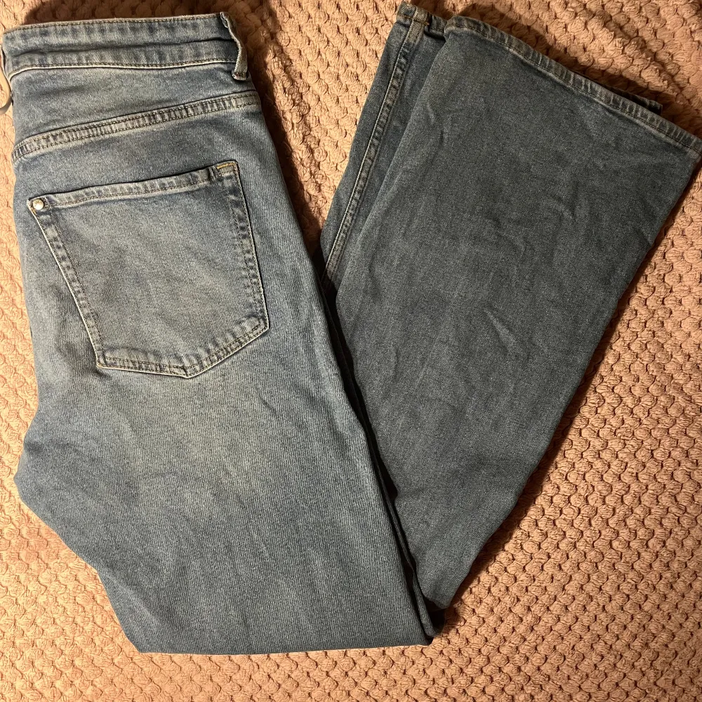 Bootcut jeans från H&M, high waist.💕💕. Jeans & Byxor.