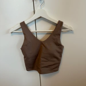 Sport-bh från H&M - Helt ny spor-bh från H&M med ilägg, mjukt material och fin psssform! 