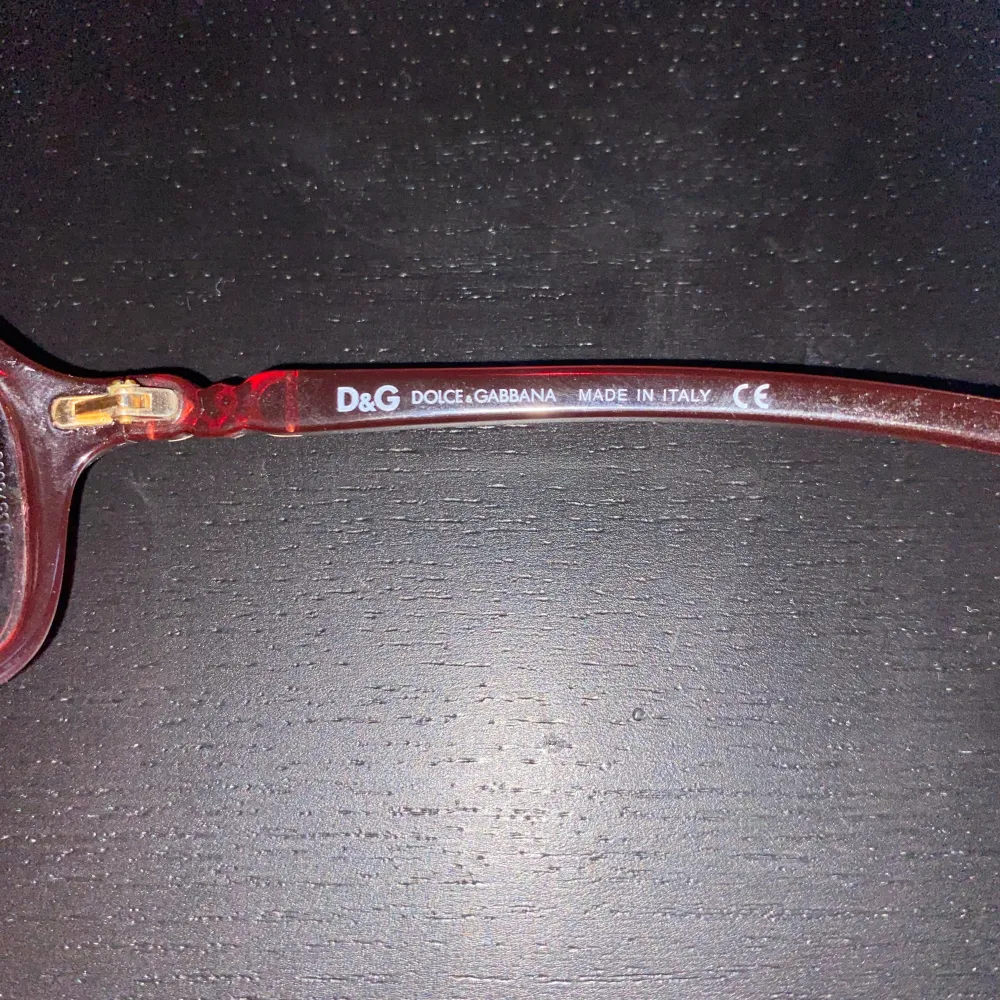 Säljer dessa vintage Docle & Gabbana solglasögon ingen användning av dom alls men inga skador inga defekter bra skick och allt är som det skall vara 👍🏼👍🏼. Accessoarer.